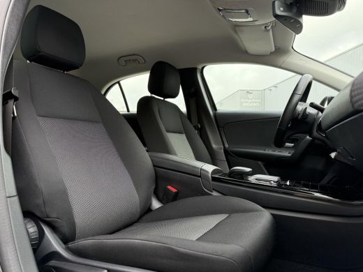 Mercedes-Benz A-Klasse A180 Aut. Business Sol. | Xenon-LED  | Navi | Camera | ECC | ActivLease financial lease