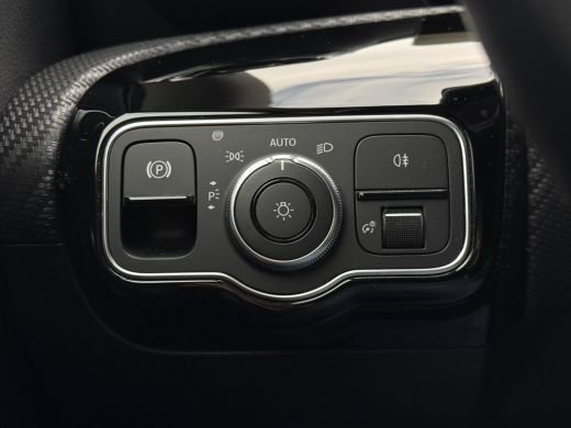 Mercedes-Benz A-Klasse A180 Aut. Business Sol. | Xenon-LED  | Navi | Camera | ECC | ActivLease financial lease