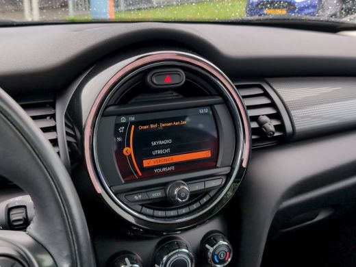 Mini Cooper 1.5 Cooper Chili | Panoramadak | Parkeersensoren | 17 inch | LED | ActivLease financial lease