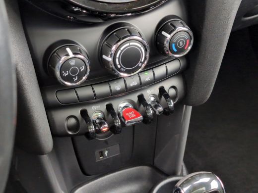 Mini Cooper 1.5 Cooper Chili | Panoramadak | Parkeersensoren | 17 inch | LED | ActivLease financial lease