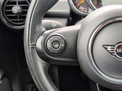 Mini Cooper 1.5 Cooper Chili | Panoramadak | Parkeersensoren | 17 inch | LED | ActivLease financial lease