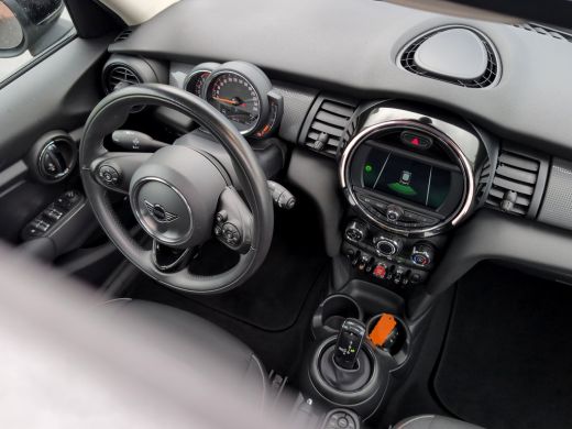 Mini Cooper 1.5 Cooper Chili | Panoramadak | Parkeersensoren | 17 inch | LED | ActivLease financial lease