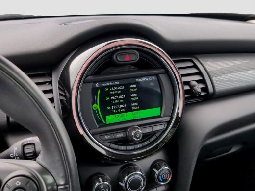 Mini Cooper 1.5 Cooper Chili | Panoramadak | Parkeersensoren | 17 inch | LED | ActivLease financial lease