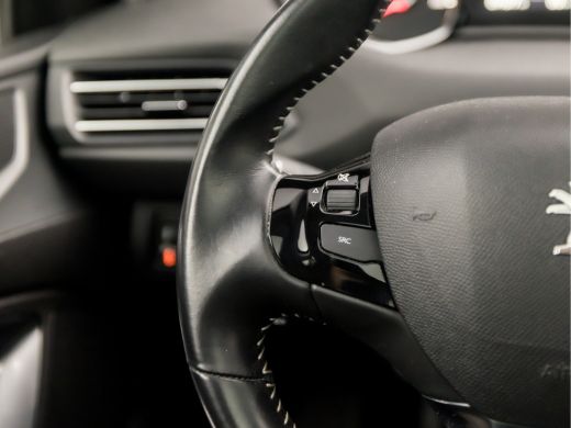 Peugeot 308 1.2 PureTech Sport (PANORAMADAK, APPLE CARPLAY, GROOT NAVI, GETINT GLAS, SPORTSTOELEN, LANE ASSIS... ActivLease financial lease