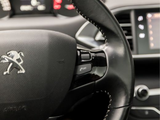Peugeot 308 1.2 PureTech Sport (PANORAMADAK, APPLE CARPLAY, GROOT NAVI, GETINT GLAS, SPORTSTOELEN, LANE ASSIS... ActivLease financial lease
