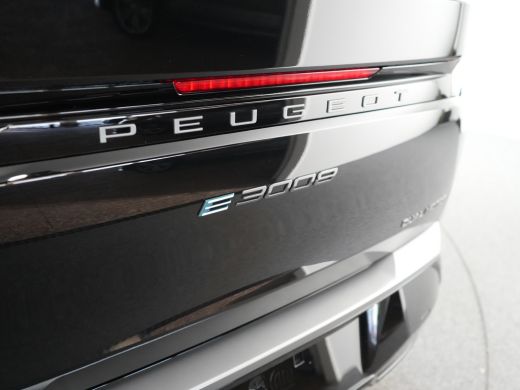 Peugeot e-3008 Launch Edition 325 Dual Motor 73 kWh | 11 kW lader | Achterbank in delen neerklapbaar | Achtersto... ActivLease financial lease