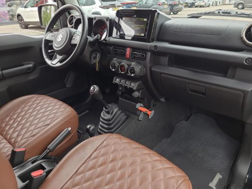 Suzuki Jimny 1.5 Stijl | Apple CarPlay | Trekhaak | Leder | Rijklaarprijs incl. garantie | ActivLease financial lease