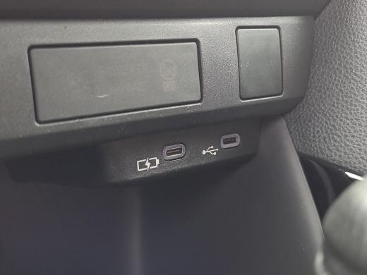 Toyota Yaris 1.5 Hybrid 115 First Edition | Apple CarPlay | Navigatie | Rijklaarprijs incl. garantie | ActivLease financial lease