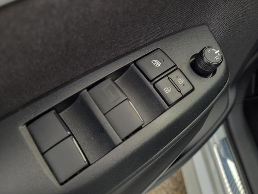 Toyota Yaris 1.5 Hybrid 115 First Edition | Apple CarPlay | Navigatie | Rijklaarprijs incl. garantie | ActivLease financial lease