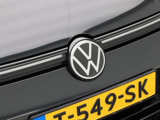 Volkswagen Golf 1.5 eTSi 150 Pk Automaat R-Line Business | Full LED | Panoramadak | Black Style | 18 Inch | Camer... ActivLease financial lease