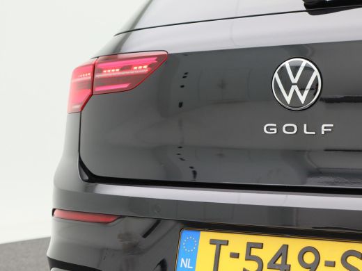 Volkswagen Golf 1.5 eTSi 150 Pk Automaat R-Line Business | Full LED | Panoramadak | Black Style | 18 Inch | Camer... ActivLease financial lease