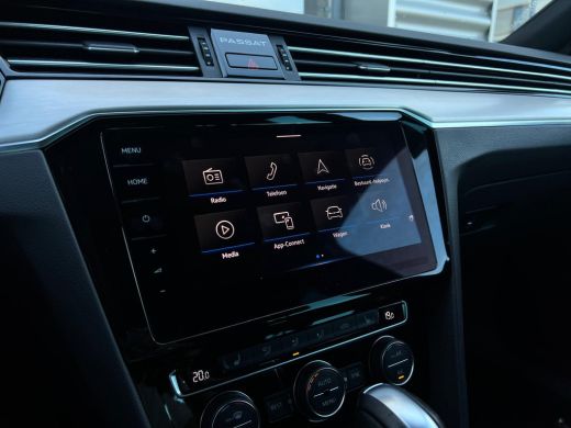 Volkswagen Passat Variant 1.5 TSI 150 pk 6-DSG Elegance Business R | Trekhaak wegklapbaar | Climatronic | Cruisen C... ActivLease financial lease