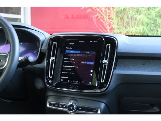 Volvo  C40 Single Motor Core 69 kWh | Panoramadak | Stuur- en stoelverwarming | 19" Velgen ActivLease financial lease