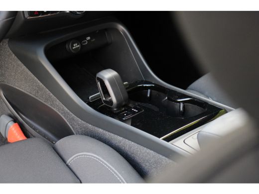 Volvo  C40 Single Motor Core 69 kWh | Panoramadak | Stuur- en stoelverwarming | 19" Velgen ActivLease financial lease