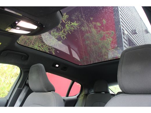 Volvo  C40 Single Motor Core 69 kWh | Panoramadak | Stuur- en stoelverwarming | 19" Velgen ActivLease financial lease