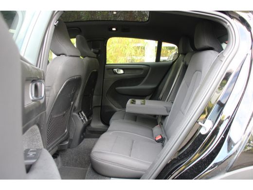 Volvo  C40 Single Motor Core 69 kWh | Panoramadak | Stuur- en stoelverwarming | 19" Velgen ActivLease financial lease