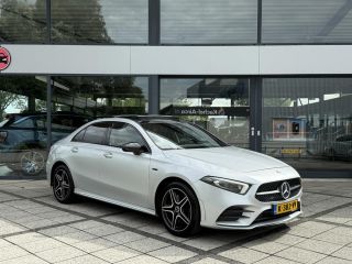 Mercedes-Benz A-Klasse 250e Aut. Sol. AMG Ultimate | Panorama | Burmester | Memory | Multi Beam | Sfeer Verlichting |