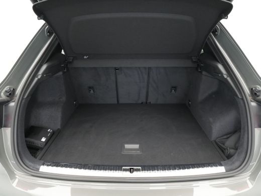 Audi Q3 35 TFSI 150 pk S-Tronic S line edition Trekhaak, Navi, Led, Pdc, Car play 28 ActivLease financial lease