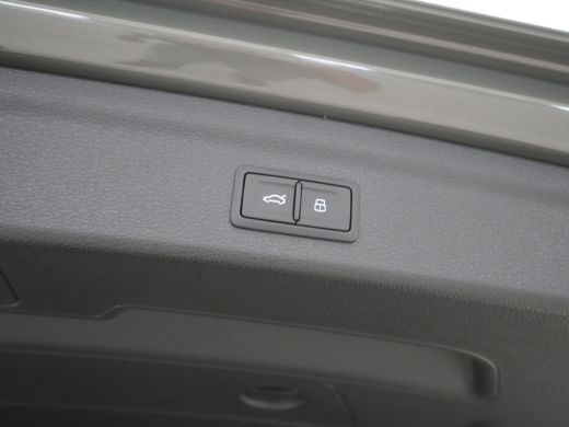 Audi Q3 35 TFSI 150 pk S-Tronic S line edition Trekhaak, Navi, Led, Pdc, Car play 28 ActivLease financial lease