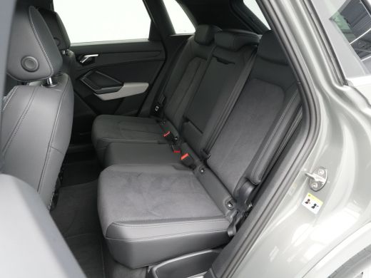 Audi Q3 35 TFSI 150 pk S-Tronic S line edition Trekhaak, Navi, Led, Pdc, Car play 28 ActivLease financial lease