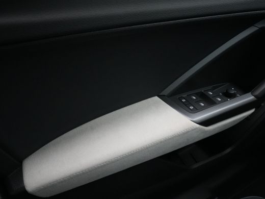 Audi Q3 35 TFSI 150 pk S-Tronic S line edition Trekhaak, Navi, Led, Pdc, Car play 28 ActivLease financial lease