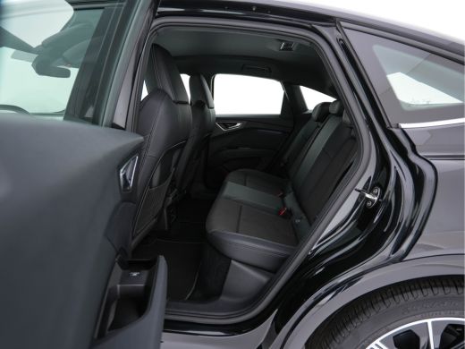 Audi Q4 e-tron 40 S edition 77 kWh [ 3-Fase ] (INCL-BTW) *HEAT-PUMP | LEATHER-FABRIC | MATRIX-LED | ADAPTIVE-CRU... ActivLease financial lease