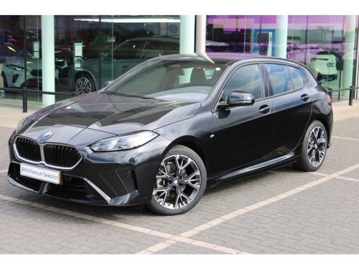 BMW 1 Serie 120 M Sport Automaat / Sportstoelen / M Adaptief onderstel / Comfort Access / Head-Up / Harman-Ka... ActivLease financial lease