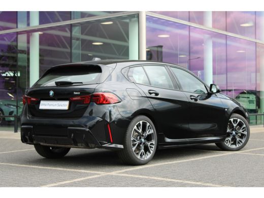 BMW 1 Serie 120 M Sport Automaat / Sportstoelen / M Adaptief onderstel / Comfort Access / Head-Up / Harman-Ka... ActivLease financial lease