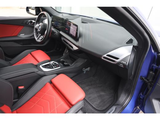 BMW 2 Serie M235 xDrive High Executive M Sport Automaat / Panoramadak / M Sportstoelen / M Adaptief onderstel... ActivLease financial lease