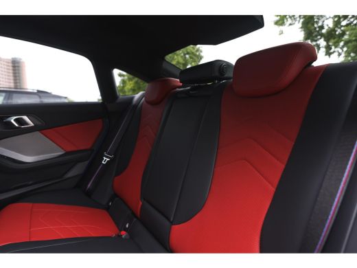 BMW 2 Serie M235 xDrive High Executive M Sport Automaat / Panoramadak / M Sportstoelen / M Adaptief onderstel... ActivLease financial lease