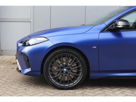 BMW 2 Serie M235 xDrive High Executive M Sport Automaat / Panoramadak / M Sportstoelen / M Adaptief onderstel... ActivLease financial lease