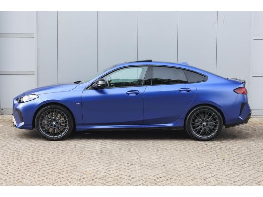 BMW 2 Serie M235 xDrive High Executive M Sport Automaat / Panoramadak / M Sportstoelen / M Adaptief onderstel... ActivLease financial lease