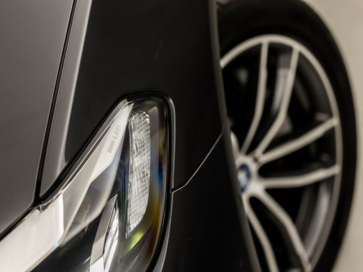 BMW 5 Serie 530e xDrive M Sport 294Pk Automaat (APPLE CARPLAY, M PAKKET, ADAPTIVE CRUISE, GETINT GLAS, SFEERV... ActivLease financial lease