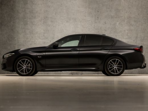 BMW 5 Serie 530e xDrive M Sport 294Pk Automaat (APPLE CARPLAY, M PAKKET, ADAPTIVE CRUISE, GETINT GLAS, SFEERV... ActivLease financial lease