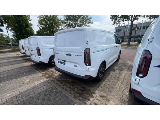Ford E-Transit Custom 320 L1H1 65 kWh 136PK | VERWACHT | Elektrisch | 3 Persoons | LED | Camera ActivLease financial lease