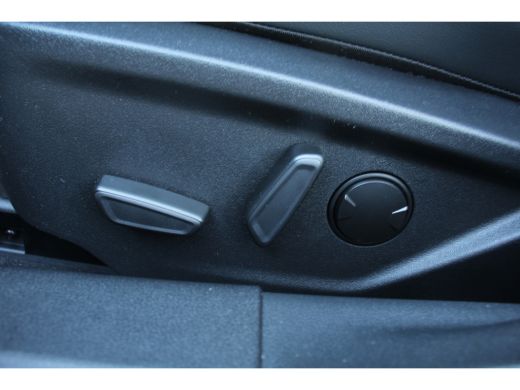 Ford Focus 1.0EB 155PK HYBRID ST-LINE X | UNIEK! | NL-AUTO! | PANO | LEDER | DEALER OH! | WINTERPACK | FULL ... ActivLease financial lease