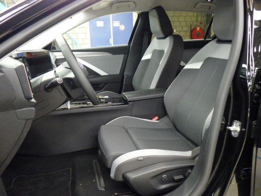 Opel Astra Electric 54 kWh Business Edition | 11 kW lader | Achteruitrijcamera | Cruise control adaptief met... ActivLease financial lease