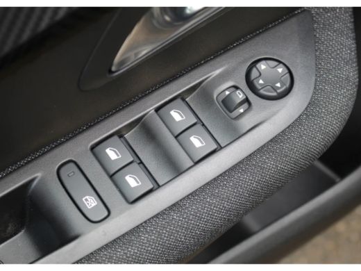 Peugeot 208 Style | Dashboard en deurpanelen in kunststof met carboneffect | Ecoled koplampen | Elektrisch ve... ActivLease financial lease