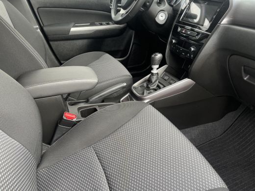 Suzuki Vitara 1.4 Boosterjet Select Smart Hybrid Trekhaak | Apple CarPlay & Android Auto | All seasonbanden | S... ActivLease financial lease