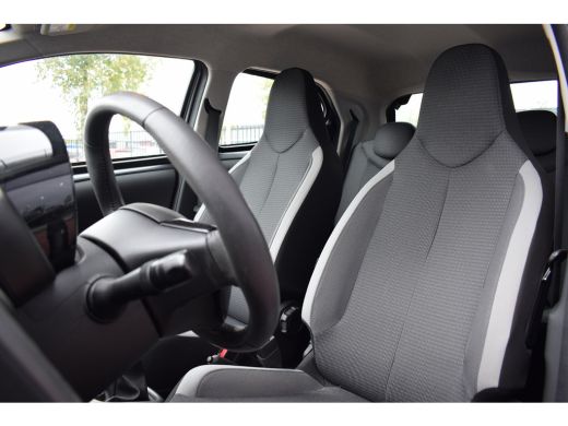 Toyota Aygo 1.0 VVT-i x-play | Apple CarPlay | Camera | Cruise | Airco ActivLease financial lease