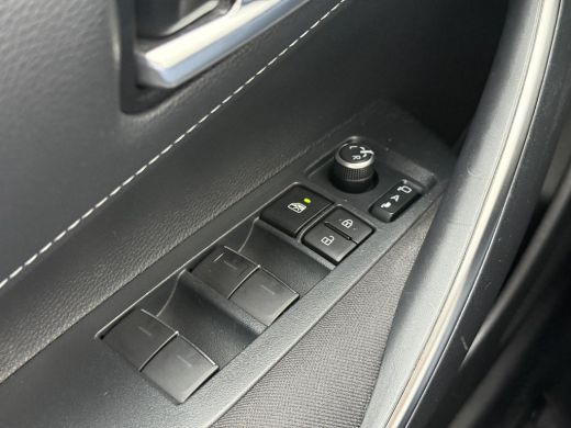 Toyota Corolla Touring Sports 1.8 Hybrid Dynamic **KEYLESS/ STOELVERWARMING/ APPLE CARPLAY/ LENDENSTEUN VERSTELBAAR/ GARANTIE** ActivLease financial lease