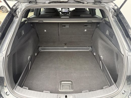 Toyota Corolla Touring Sports 1.8 Hybrid Dynamic **KEYLESS/ STOELVERWARMING/ APPLE CARPLAY/ LENDENSTEUN VERSTELBAAR/ GARANTIE** ActivLease financial lease