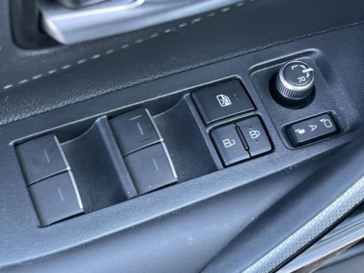 Toyota Corolla Touring Sports 1.8 Hybrid Dynamic | Navigatie | Keyless entry | Stoelverwarming | 17 inch LM-velgen | ActivLease financial lease