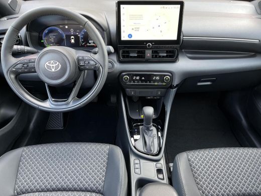 Toyota Yaris 1.5 Hybrid 130 Executive | Night sky black metallic | Demonstratie auto | ActivLease financial lease