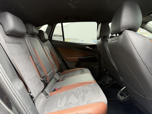 Volkswagen ID.4 First 77 kWh | Trekhaak | Navi | Camera | 20 Inch | ActivLease financial lease