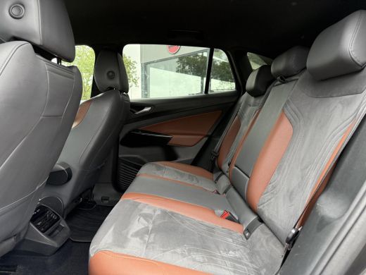 Volkswagen ID.4 First 77 kWh | Trekhaak | Navi | Camera | 20 Inch | ActivLease financial lease