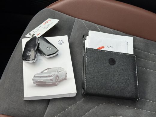 Volkswagen ID.4 First 77 kWh | Trekhaak | Navi | Camera | 20 Inch | ActivLease financial lease