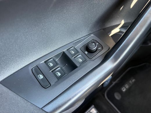 Volkswagen Taigo 1.0 TSI Life | Achteruitrijcamera | Airco | Buitenspiegels elektrisch verstel- en verwarmbaar ActivLease financial lease