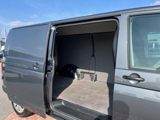 Volkswagen Transporter 2.0 TDI 150Pk L2H1 | Stoelverwarming | Airco | PDC | Bluetooth | ActivLease financial lease