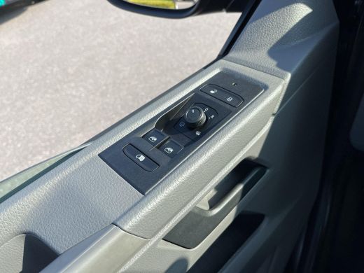 Volkswagen Transporter 2.0 TDI 150Pk L2H1 | Stoelverwarming | Airco | PDC | Bluetooth | ActivLease financial lease